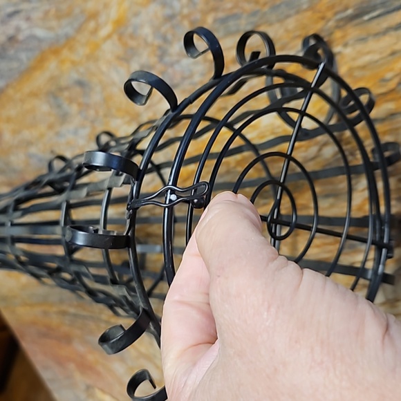 Metal cornucopia basket Horn of Plenty - Picture 3 of 4